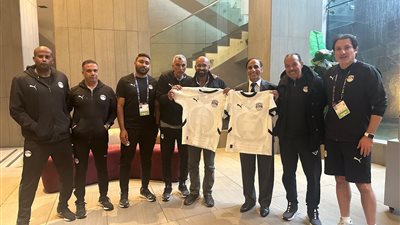 سفير مصر يحفز لاعبي منتخب 20 سنة قبل مواجهة نيوزيلاندا