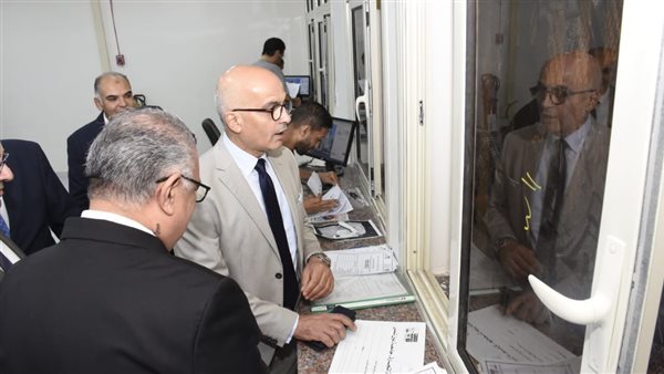 رئيس جامعة عين شمس يتفقد عددا من المشروعات بكلية التجارة
