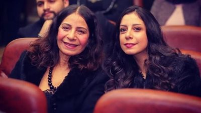 خبطها واتخانق معاها وجري.. تعرض الفنانة ياسمين رحمي لحادث سير ووالدتها تطلب الدعاء لها