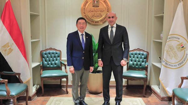 وزير التعليم يبحث مع سفير سنغافورة بالقاهرة تطوير المناهج وتدريب المعلمين