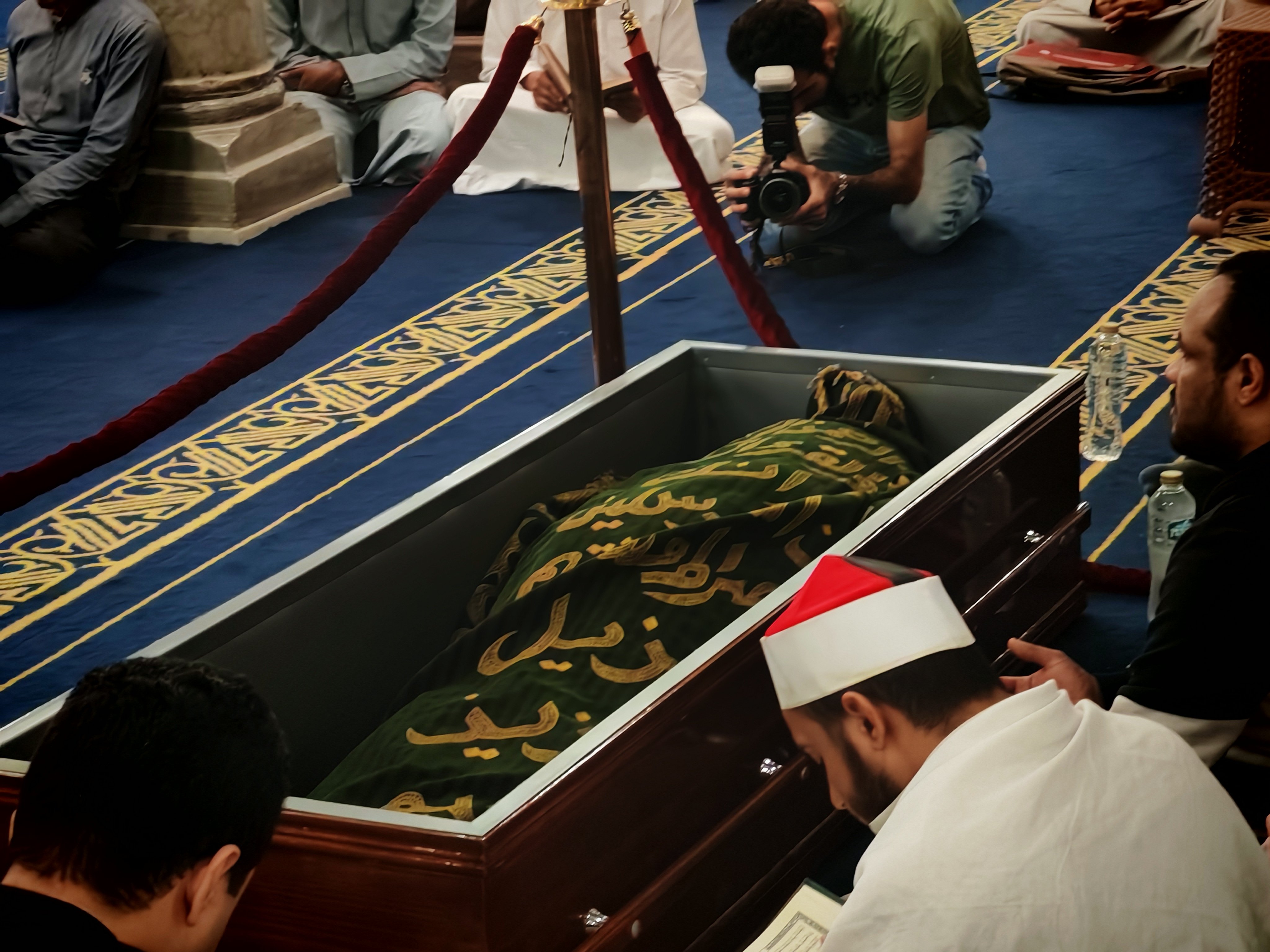 وصول جثمان الدكتور أحمد عمر هاشم الجامع الأزهر