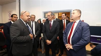 وزير الاتصالات وتكنولوجيا المعلومات في زيارة جديدة بالأقصر وقنا ..صور