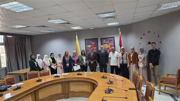 جامعة حلوان تكرم طلابها الفائزين بمسابقة «الطالب الأعلى إنجازًا» بمشروع محو الأمية