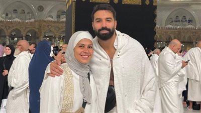 حازم إيهاب وزوجته يؤديان مناسك العمرة: اللهم ارزق كل مشتاق