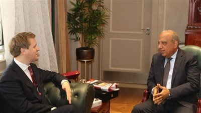 التوسع فى أنظمة تخزين الطاقة بواسطة البطاريات لتعظيم الفائدة من المحطات الشمسية ومحطات الرياح