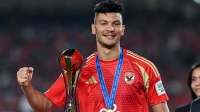 والد أشرف داري لا صحة لرحيل اللاعب عن الأهلي في يناير