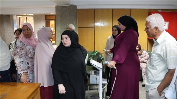 مركز صحة الشباب بكلية الطب يواصل مبادرته في الكشف والتثقيف الصحي لأسرة جامعة أسيوط
