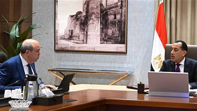 رئيس الوزراء يلتقي وزير الطيران المدني لمُتابعة الموقف التنفيذي لمشروع “مبنى 4” بمطار القاهرة الدولي