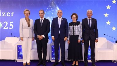 وزير الاتصالات يعلن تنفيذ عدد من المشروعات لتوظيف التكنولوجيا فى إدارة الموارد المائية