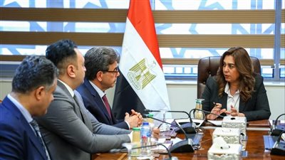 وزيرة التنمية المحلية تبحث مع نقيب الأطباء البيطريين عدداً من الملفات المشتركة بالمحافظات