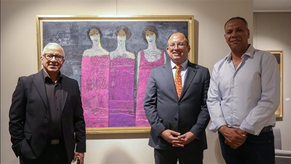 رئيس جامعة حلوان يفتتح معرض “طيات السكون” للفنان محمود حامد