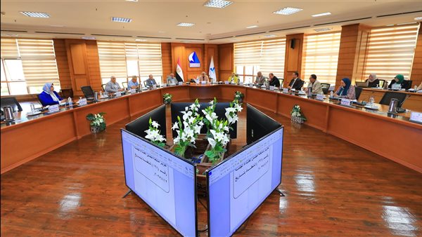 رئيس جامعة كفرالشيخ يؤكد على الانضباط في العملية التعليمية وترسيخ قيم الوعي والمواطنة