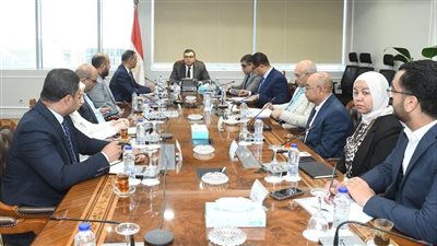 وزير الإسكان يتابع موقف تنفيذ وحدات مشروع “ديارنا”