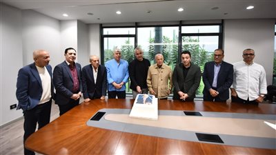 اتحاد الكرة يُكرّم الإعلامي سيف زاهر بعد تعيينه بمجلس الشيوخ