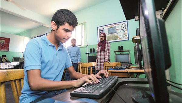 « 2000 جهاز لاب توب ناطق».. هدية من التضامن للطلاب المكفوفين