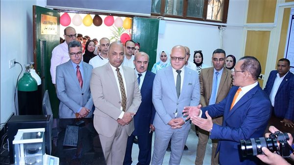 رئيس جامعة سوهاج يفتتح وحدة المعمل المركزي للتحليل الحراري بكلية العلوم