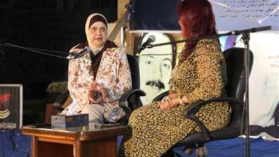 وفاء الحكيم تحاور د. أمل جمال سليمان في معرض الزمالك للكتاب