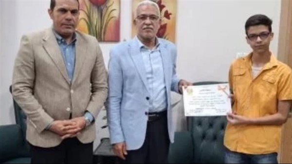 «أنهى مراحل المنصة اليابانية».. تكريم طالب بالصف الأول الثانوي في الإسماعيلية