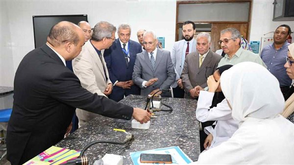 رئيس جامعة المنيا يتفقد بدء العمل التجريبي لمعامل كلية طب الأسنان