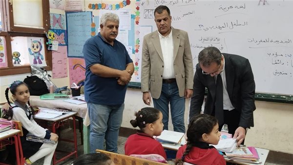 وكيل التعليم بدمياط ورئيس تكنولوجيا التعليم يتابعان الانضباط وتفعيل التكنولوجيا بمدارس كفرالبطيخ