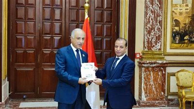 حسان الملاح يتسلم كارنيه عضوية مجلس الشيوخ 2025