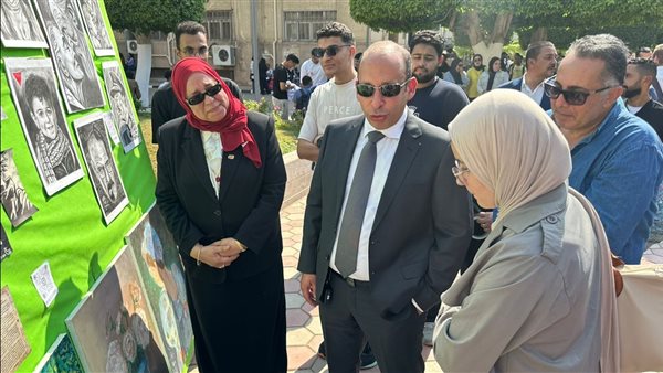 طلاب كلية طب قصر العيني ينظمون معرضا ومشغولات يدوية في إطار احتفالات أكتوبر