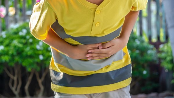 تسمم 7 تلاميذ بعد تناول حلوى فاسدة أمام معهد أزهري بالفيوم