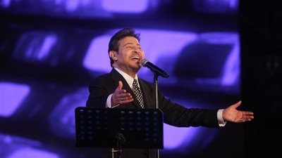 هاني شاكر يسرد قصص الغرام والشجن في مهرجان الموسيقى العربية الـ33