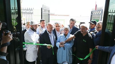 وزير الصناعة يفتتح مصنعاً لتصدير الحاصلات الزراعية.. و3 خطوط إنتاج دوائية بالمنطقة الصناعية بجمصة