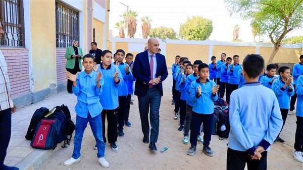 مناهج الإعدادي تنمي مهارت التفكير والفهم للطلاب ومتدرجة السهولة