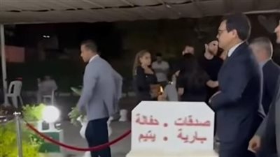 وزير الثقافة يقدم واجب العزاء في والدة الفنان أمير عيد