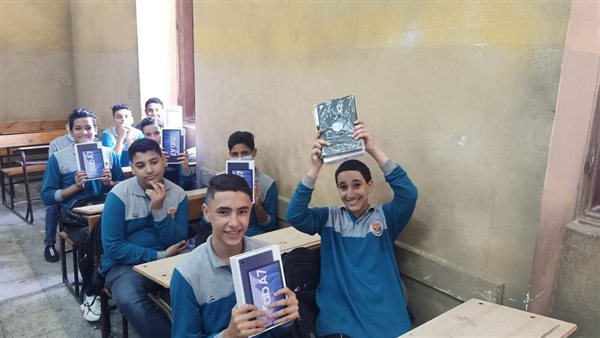 تباين آراء أولياء الأمور حول الدراسة وتقييمات طلاب أولى ثانوي