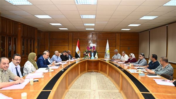 رئيس جامعة أسيوط يتابع مشروع مستشفى الأورام الجامعي الجديد