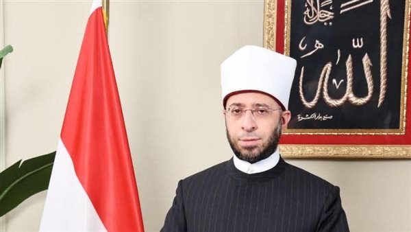 صرف مكافأة 5000 جنيها وشهادة تقدير لعامل مسجد من ذوي الهمم