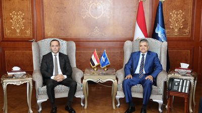 باستثمارات 2 مليار دولار.. توقيع عقد شراكة استراتيجية بين قناة السويس و«أنكوراج» لبناء مجمع بتروكيماويات بالسخنة