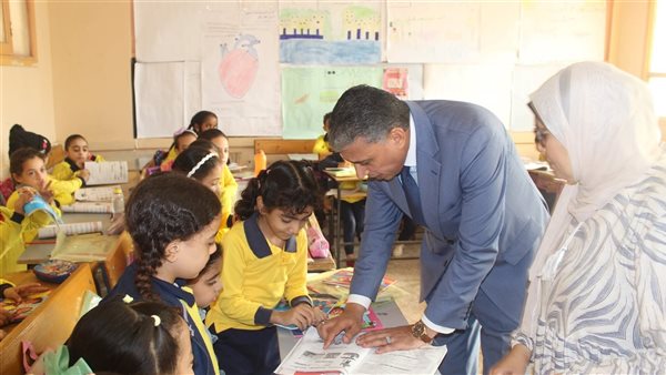 وكيل التعليم بالجيزة يستبعد مدير مدرسة: نسبة الحضور 85٪ فقط