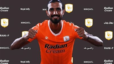 “رحلة طويلة أفتخر بها”.. رامي صبري لاعب فاركو يعلن اعتزاله كرة القدم