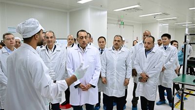 لتصنيع الهواتف المحمولة بالعاشر من رمضان.. رئيس الوزراء يفتتح مصنع شركة «أوبو» العالمية فى مصر
