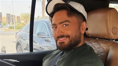 بسبب ممارسة رياضة عنيفة.. تامر حسني يخضع لعملية جراحية في الذراع