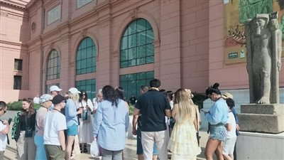 مصر تبهر العالم مجددًا.. قناع ذهبي جديد ينافس توت عنخ آمون!