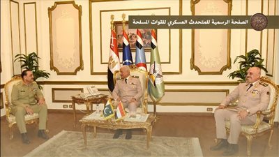 القائد العام للقوات المسلحة ورئيس أركان حرب القوات المسلحة يلتقيان رئيس أركان القوات البرية الباكستانية