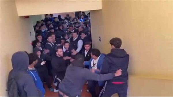 “اتخانقوا بسبب فتاة”.. القبض على 11 طالب بالتجمع الخامس