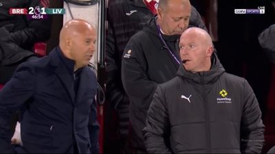 الدوري الإنجليزي الممتاز: تغيير حكم مباراة ليفربول وبرينتفورد سايمون هوبر بعد نهاية الشوط الأول