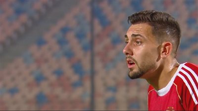 دوري أبطال أفريقيا: نيتس جراديشار مهاجم الأهلي يحصل على البطاقة الحمراء في مباراة إيجل نوار