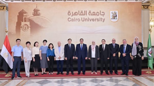 رئيس جامعة القاهرة يستقبل رئيس جامعة جيانغنان الصينية لبحث تعزيز علاقات التعاون