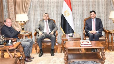 وزير الرياضة يلتقي أندريه سكاكيني وابنته تنضم لمنتخب مصر للفروسية
