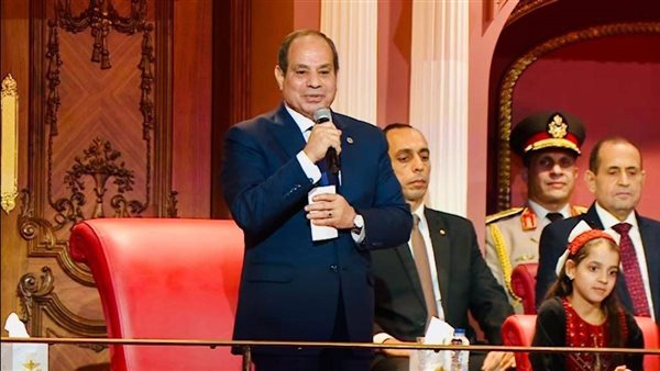 مشهد الرئيس السيسي مع الطفلة الفلسطينية يجسد دفء الأبوة