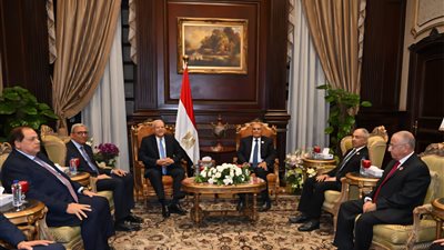 رئيس مجلس الشيوخ يستقبل رئيس النواب ووكيلي المجلس