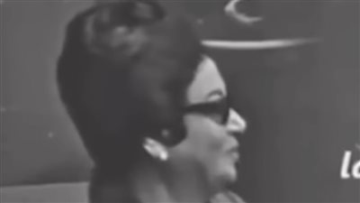 أم كلثوم تجيب.. ليه أغانيكِ طويلة يا ست ؟| لقاء نادر