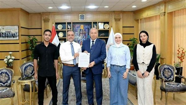 رئيس جامعة المنصورة يستقبل فريق مركز الحفريات الفقارية عقب اكتشاف “تمساح الوادي”